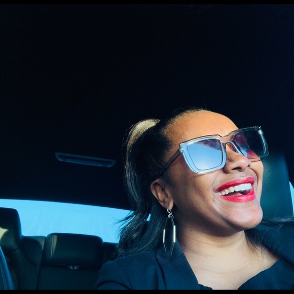 Meet your Posher, Danni - Picture 3 of 3